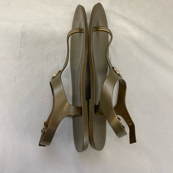 Michael Kors Women’s 10 M Gold PVC Single Strap Sandals - VGUC - Picture 9 of 13